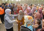 Gubernur Khofifah Salurkan Air Bersih dan Sembako bagi 4.254 Warga Terdampak Kekeringan di Sampang