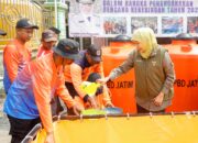 Gubernur Khofifah Turun Langsung Salurkan Air Bersih ke Dusun Bulu Lamongan, Perkuat Penanganan Kekeringan