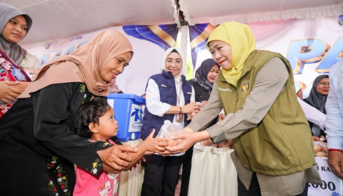 Perkuat Ketahanan Pangan dan Pengendalian Inflasi, Pasar Murah ke-139 Digelar Gubernur Khofifah di Lengkong