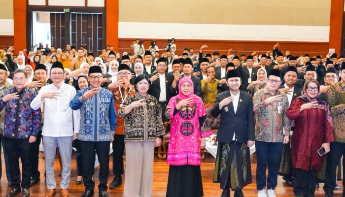 Gubernur Khofifah Hadiri Pelantikan Emil sebagai Ketua Umum MES Jatim, Dorong Penguatan Halal Value Chain Terintegrasi