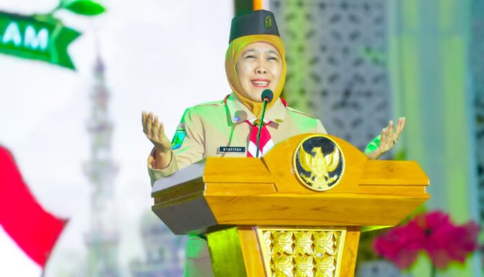 Gubernur Khofifah Dampingi Menag Buka PPSN VI, Ajak Santri Pramuka Jadi Pagar Betis Jaga Keutuhan NKRI