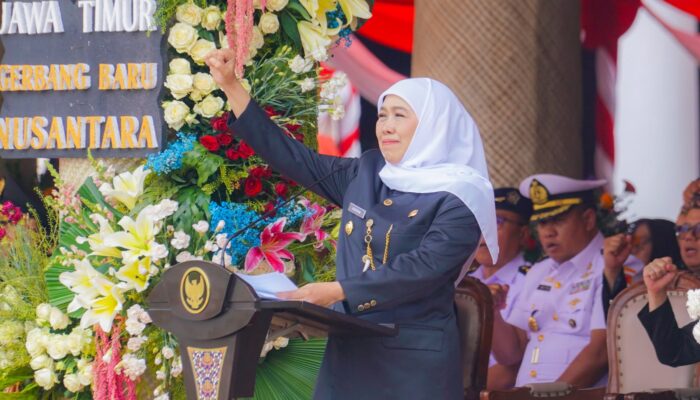Hari Jadi ke-81 Jatim, Khofifah Apresiasi Tokoh Berprestasi melalui Penganugerahan Lencana Jer Basuki Mawa Beya