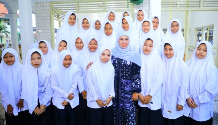 Peringati Hari Santri 2026, Gubernur Khofifah Ajak Santri Kuasai AI dan Kelola Ekonomi