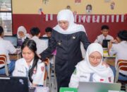 Tinjau TKA di SMKN 8 Malang, Gubernur Khofifah Pastikan Pelaksanaan Tes Berjalan Lancar